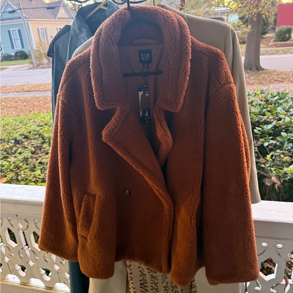 NWT XXL Sherpa peacoat 
NWT ultra-soft, oh-so-plush Gap Ladies Sherpa Jacket.